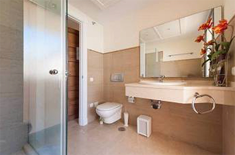 Penthouse til salg i Calahonda på Costa del Sol bathroom